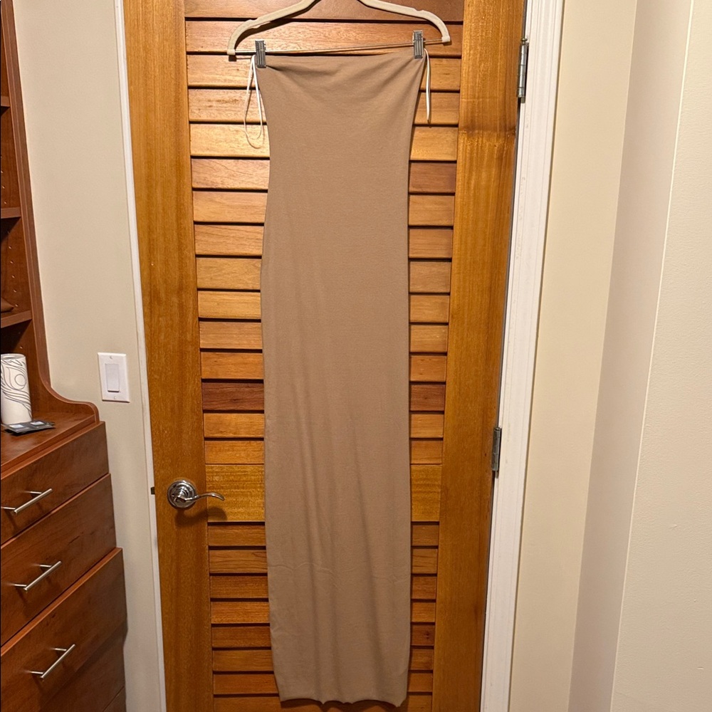Eterne Taupe Maxi Dress NWT - Picture 3 of 6